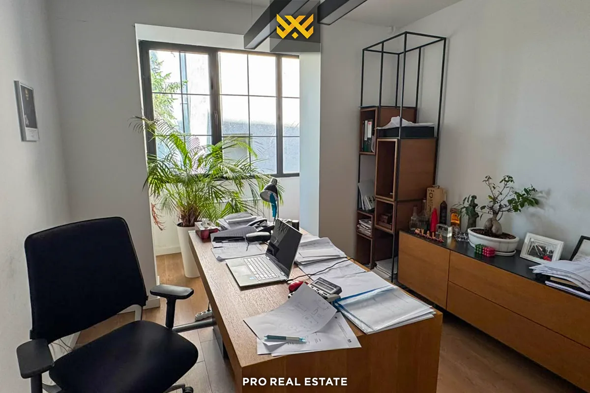 Zyrë 102m² me #QIRA në Qendër