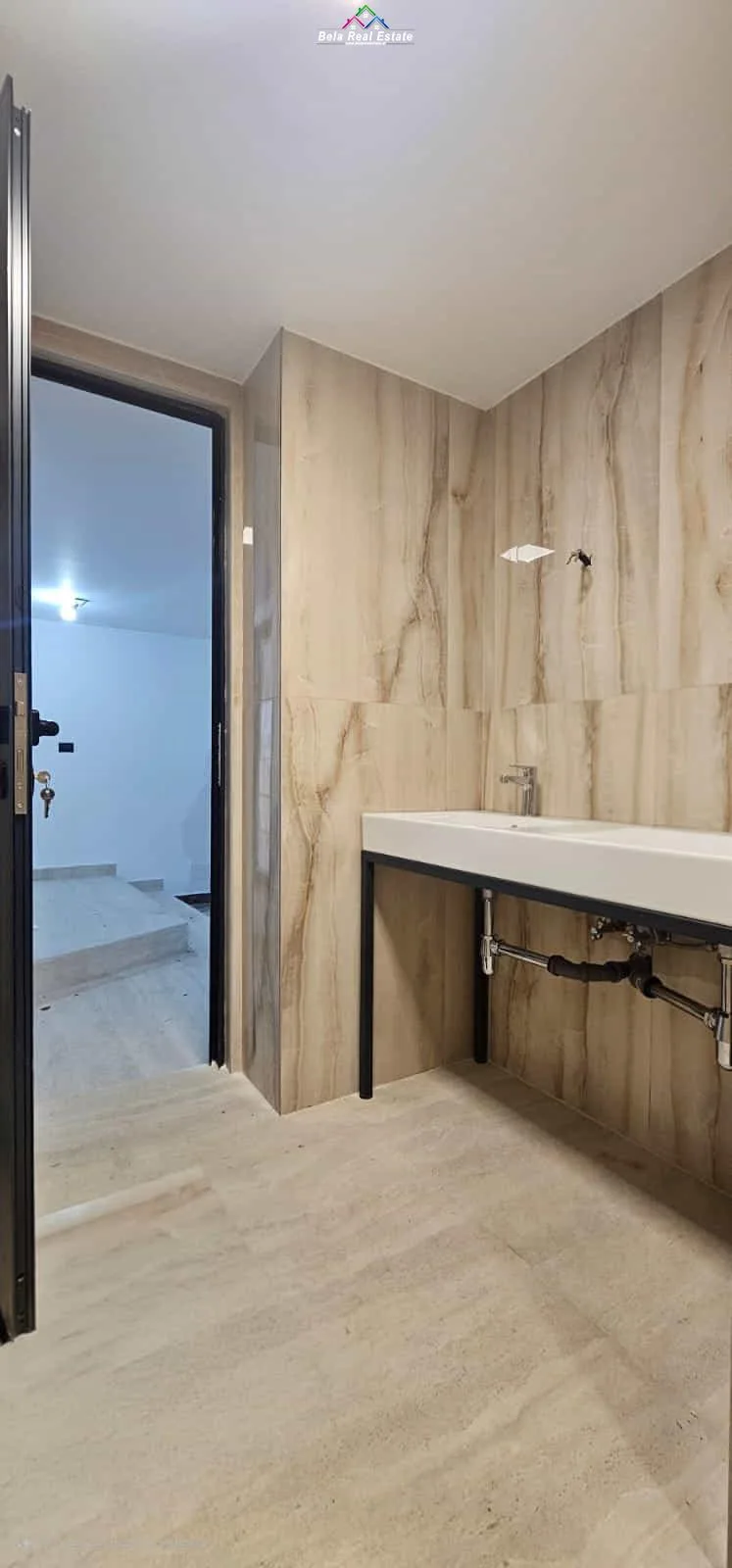 Dyqan me qera ne Bllok (ID BD21743) Tirane