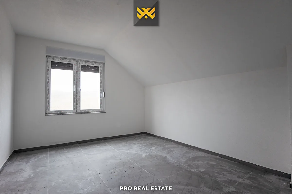 Villë 100m² për #SHITJE në Makresh I Epërm.