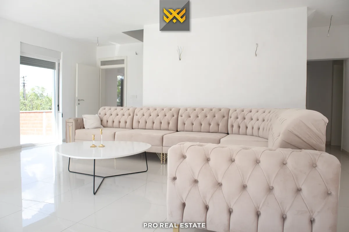 Shtëpi 250m² për #SHITJE në Bardhosh.