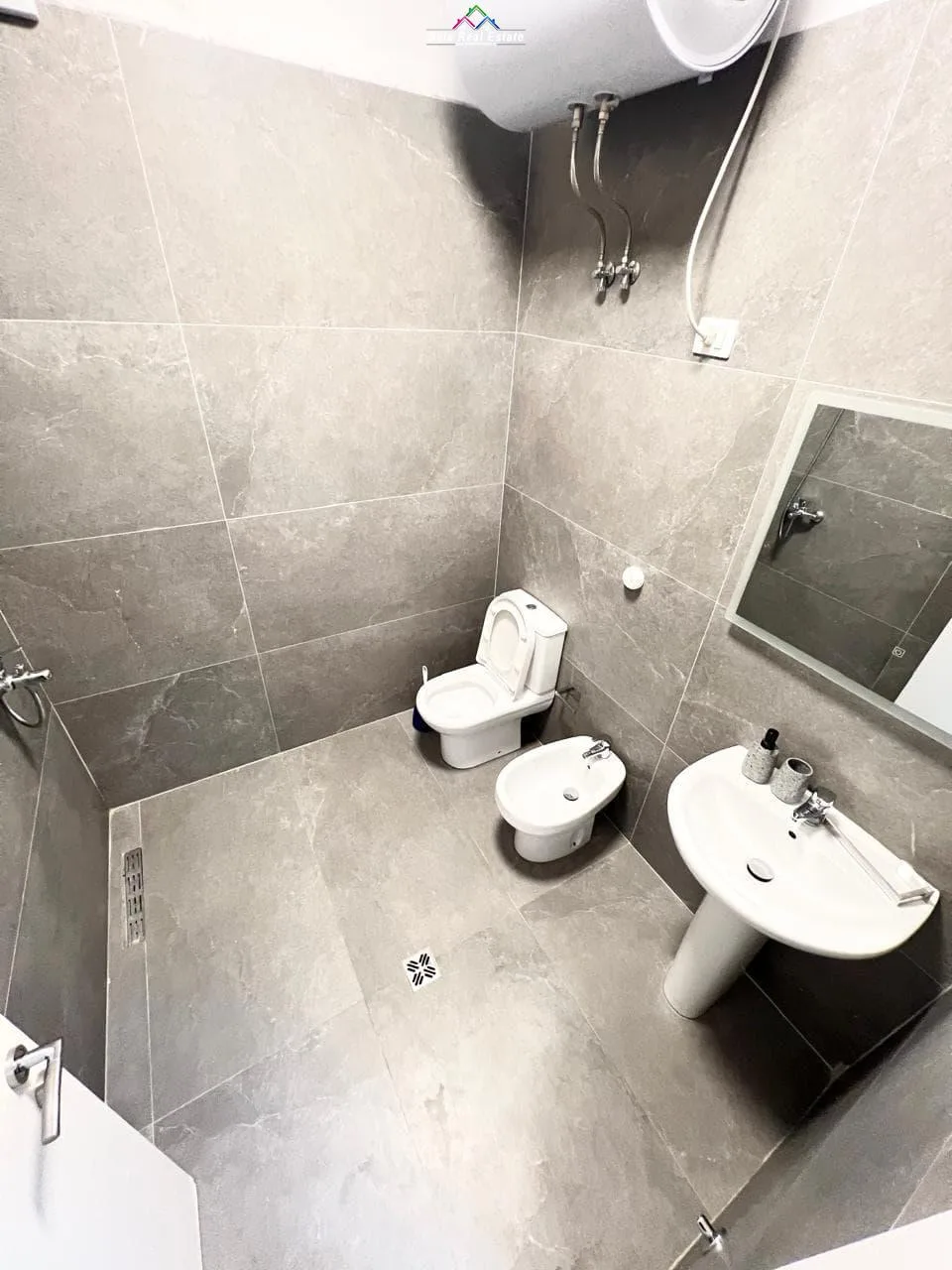 Apartament Me Qera 2+1 Tek Rruga 5 Maj (ID B2201471) Tirane