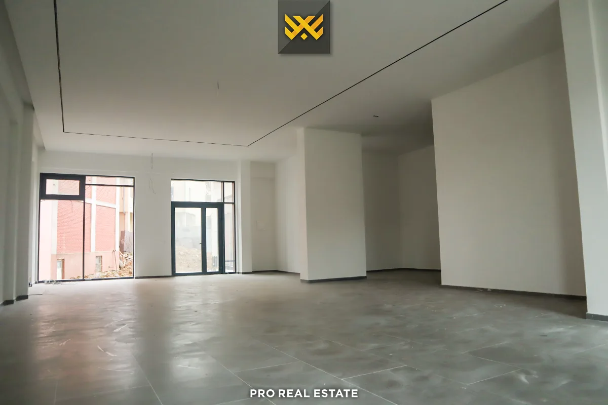 Lokal 153m² me #QIRA në Bregun e Diellit