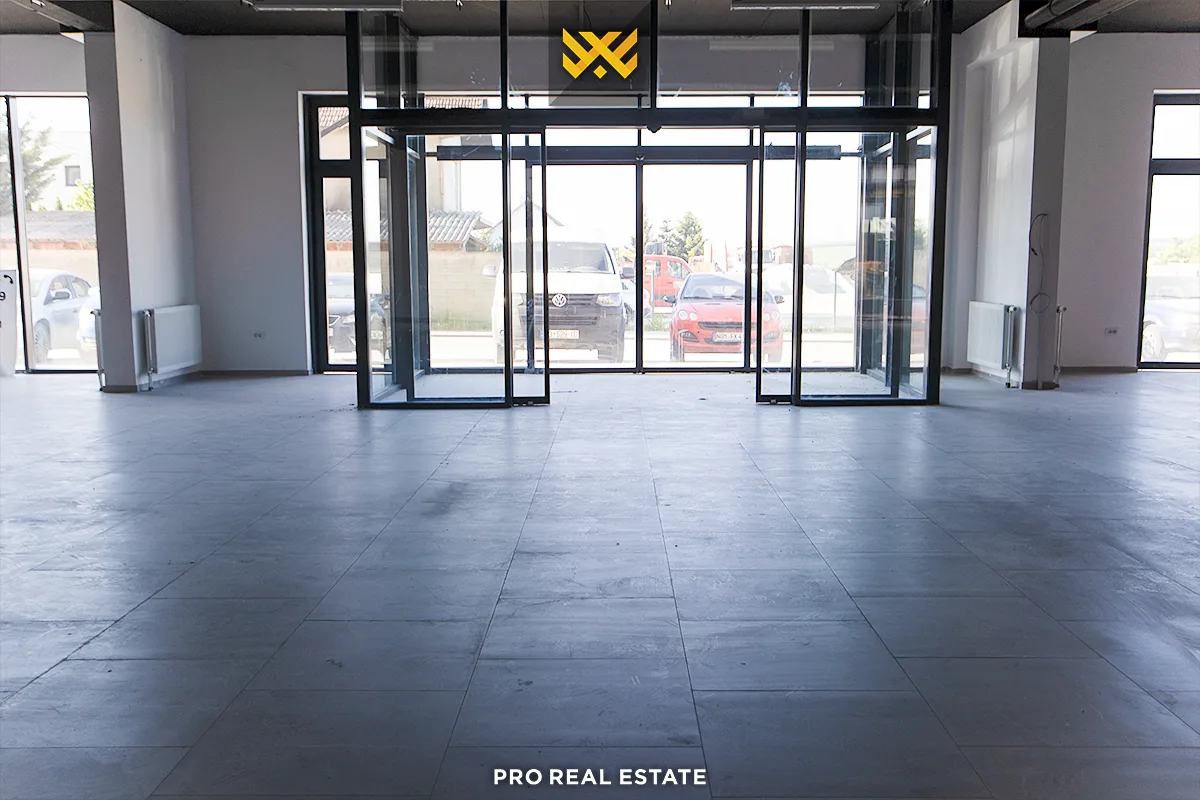 Lokal 496m² + 630m² me #QIRA në Fushë Kosovë.