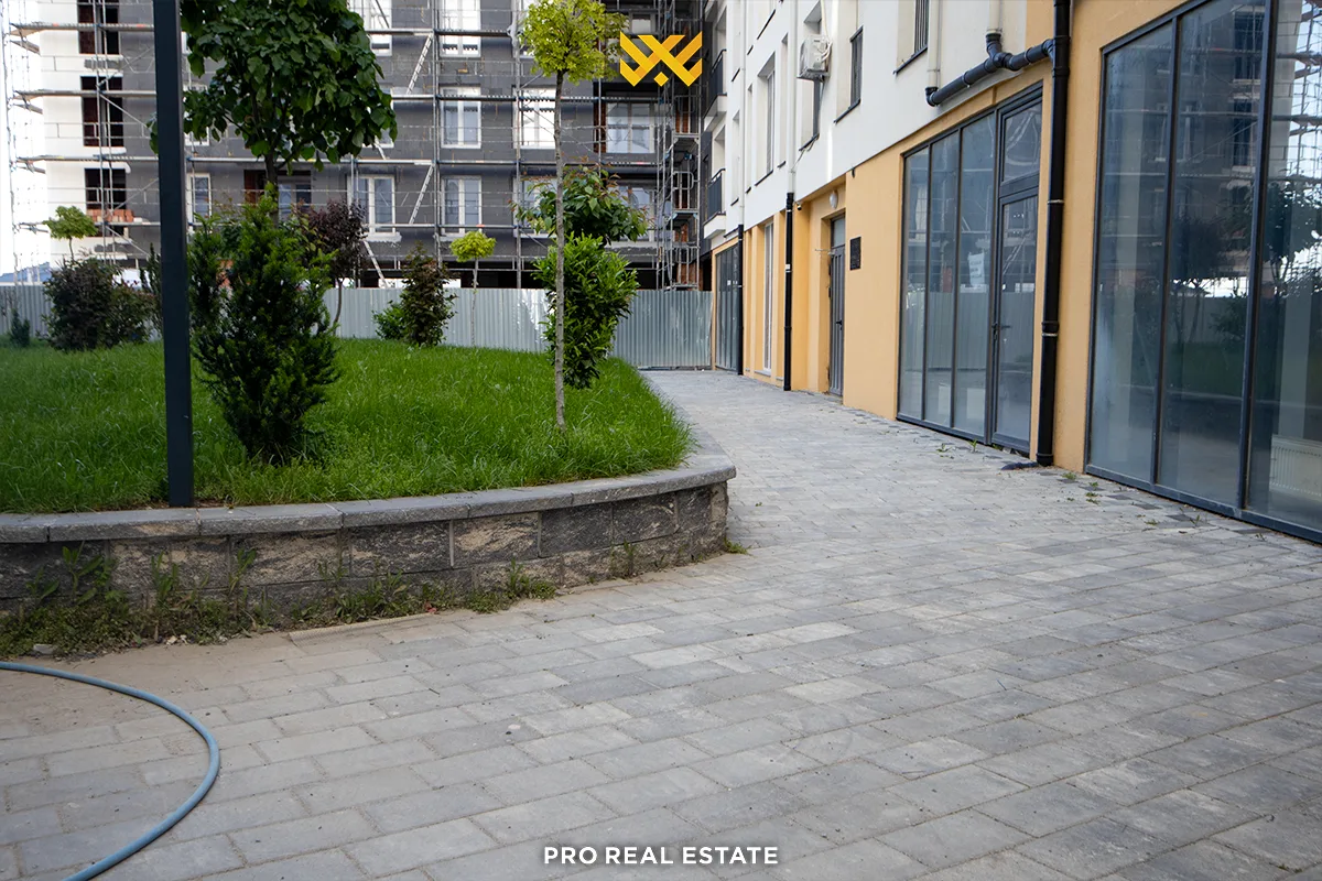 Lokal 496m² + 630m² me #QIRA në Fushë Kosovë.