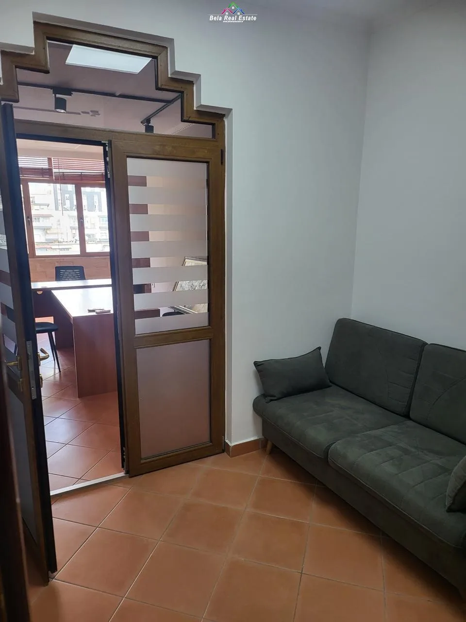 Zyre Me Qera Tek Stacioni i Trenit (ID BZ2505) Tirane