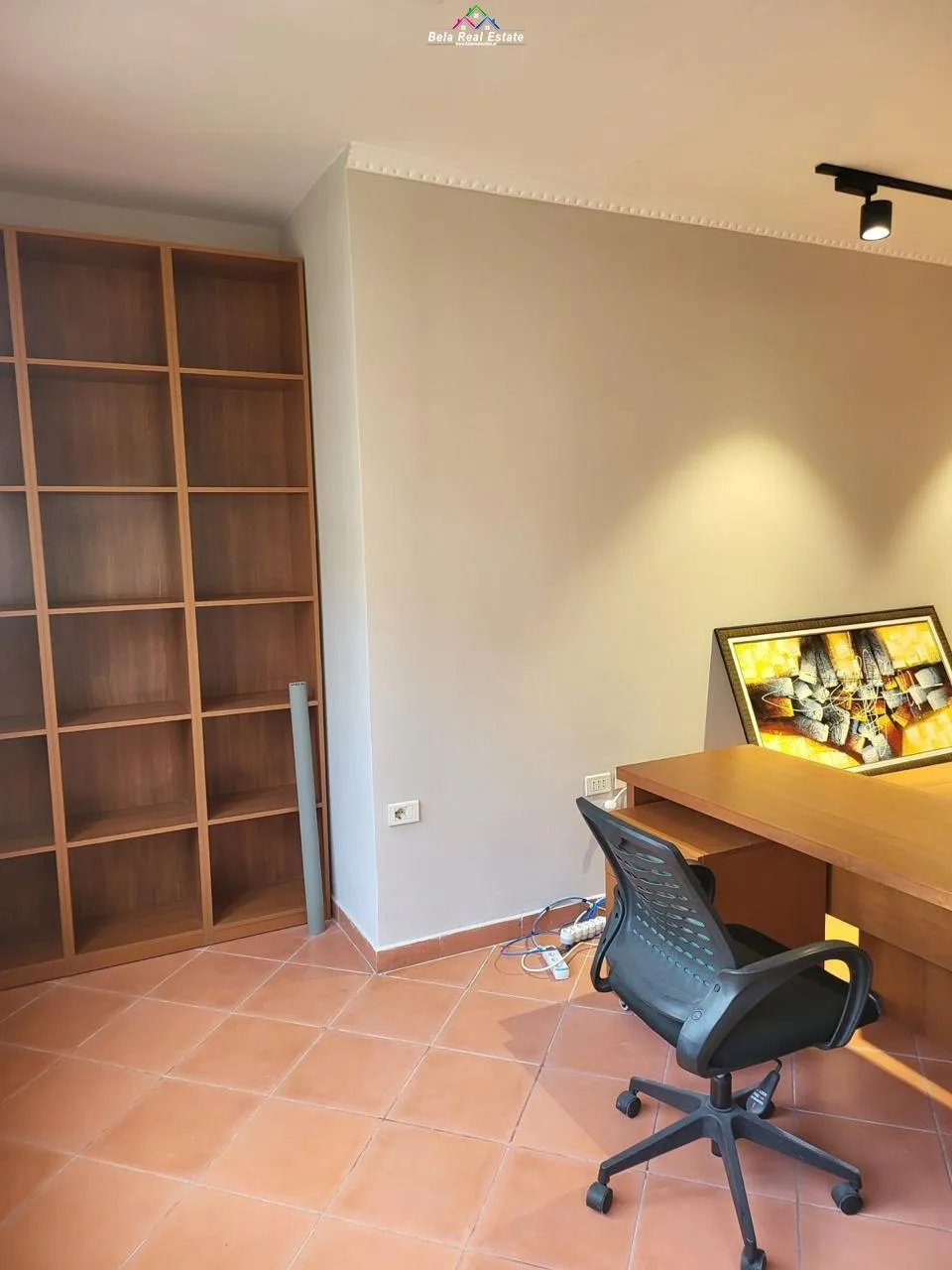 Zyre Me Qera Tek Stacioni i Trenit (ID BZ2505) Tirane
