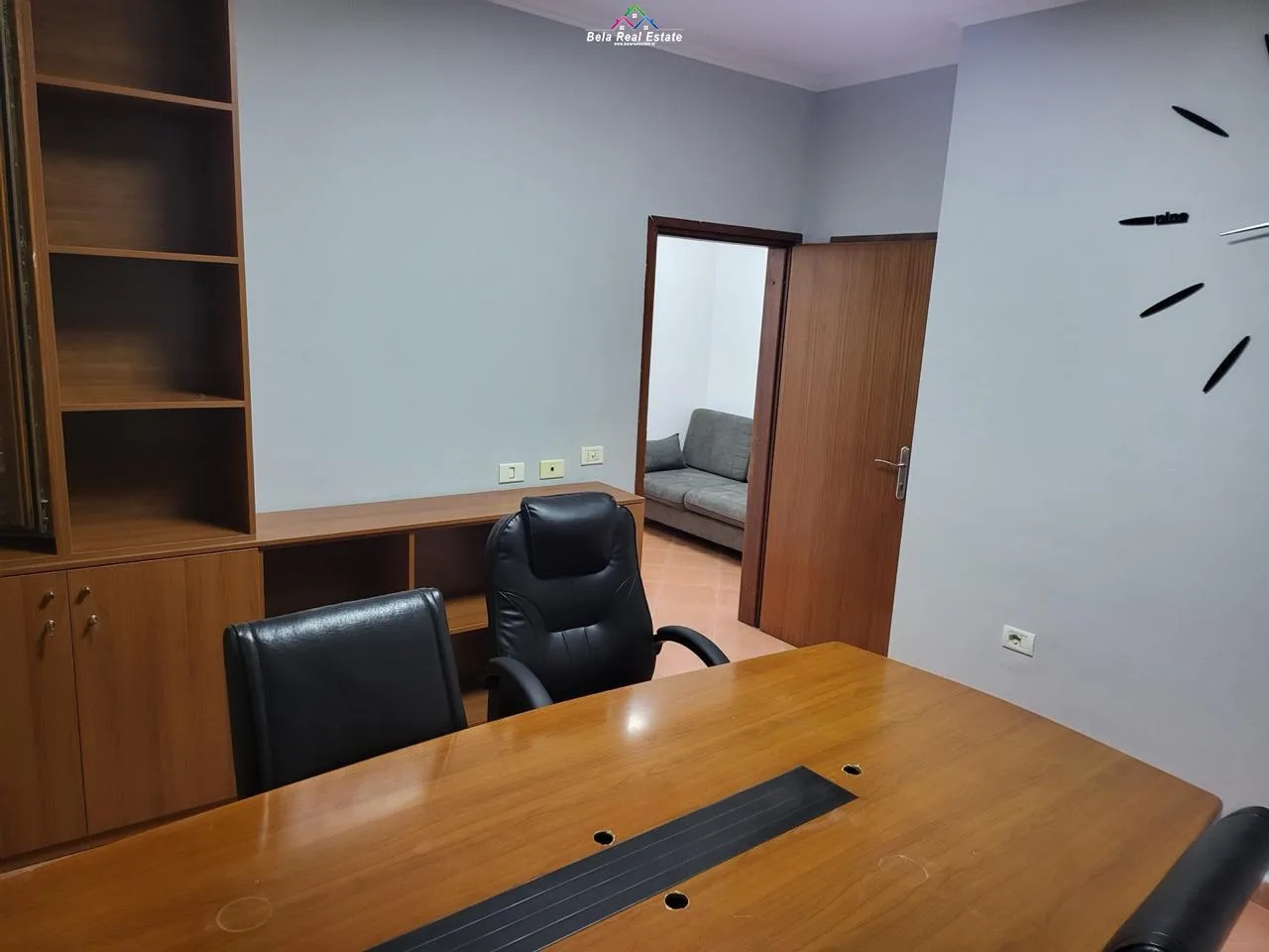 Zyre Me Qera Tek Stacioni i Trenit (ID BZ2505) Tirane