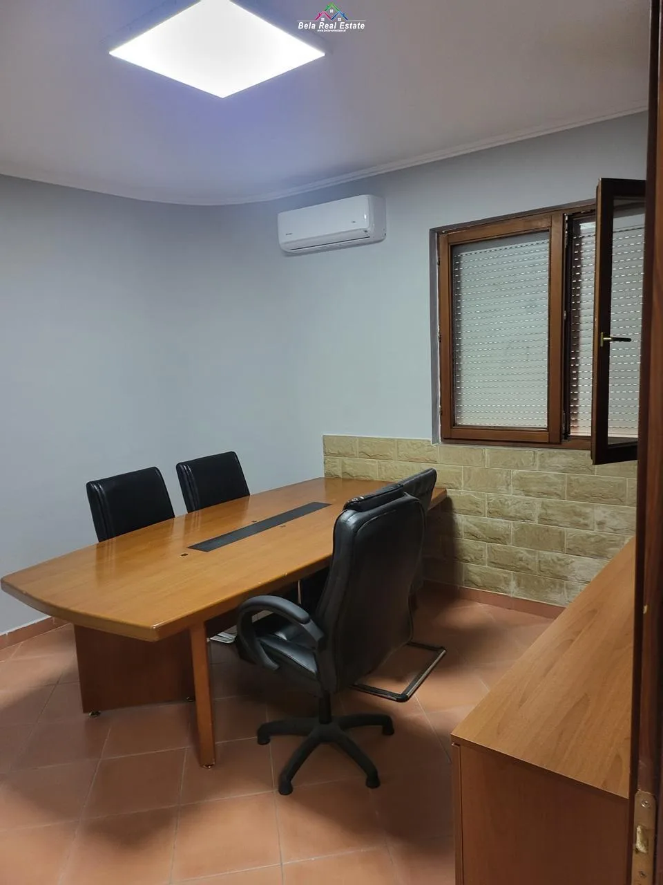 Zyre Me Qera Tek Stacioni i Trenit (ID BZ2505) Tirane