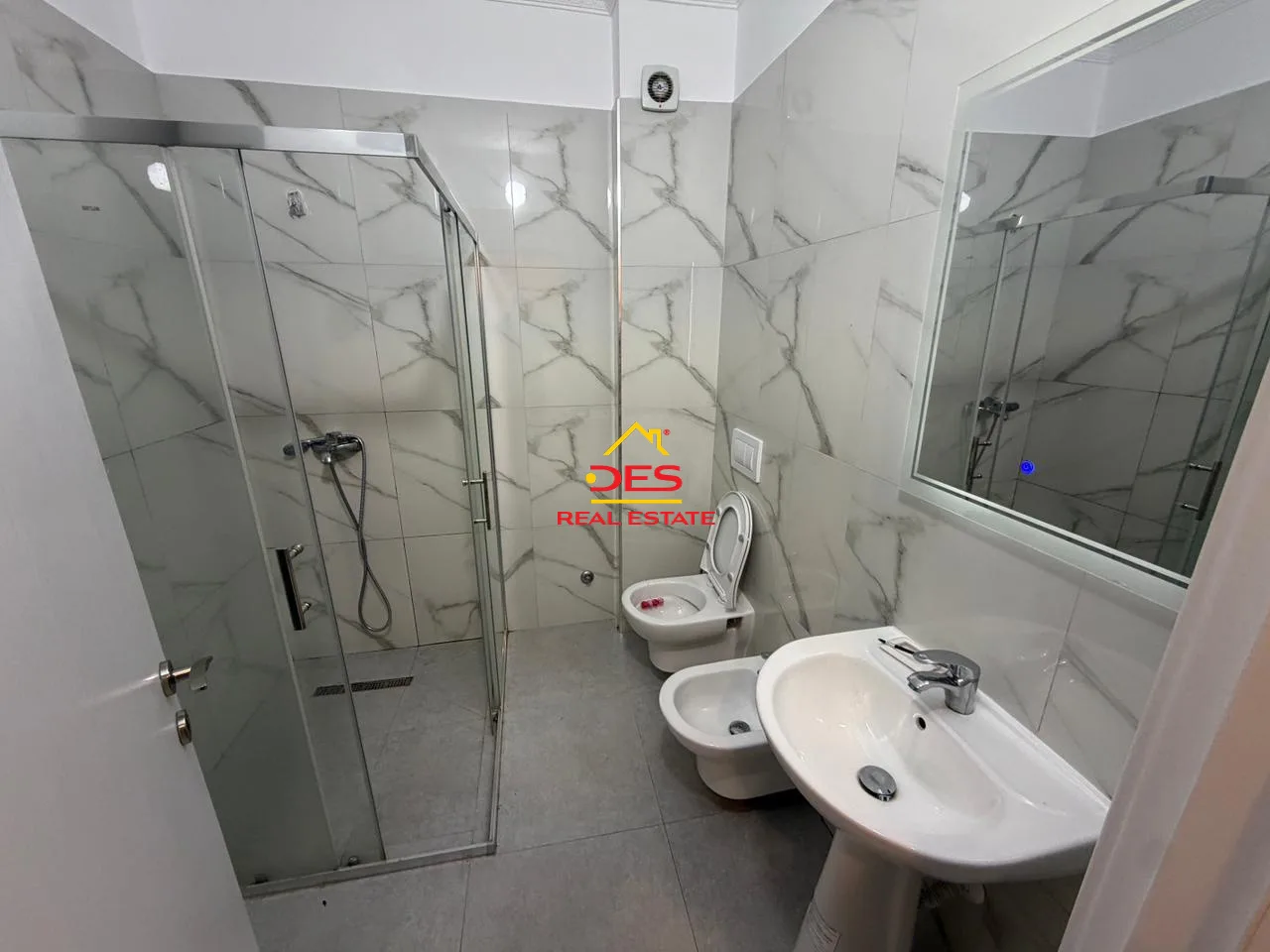 Jepet me qira apartament 1+1 pranë shkollës së e muzikës, vlorë.