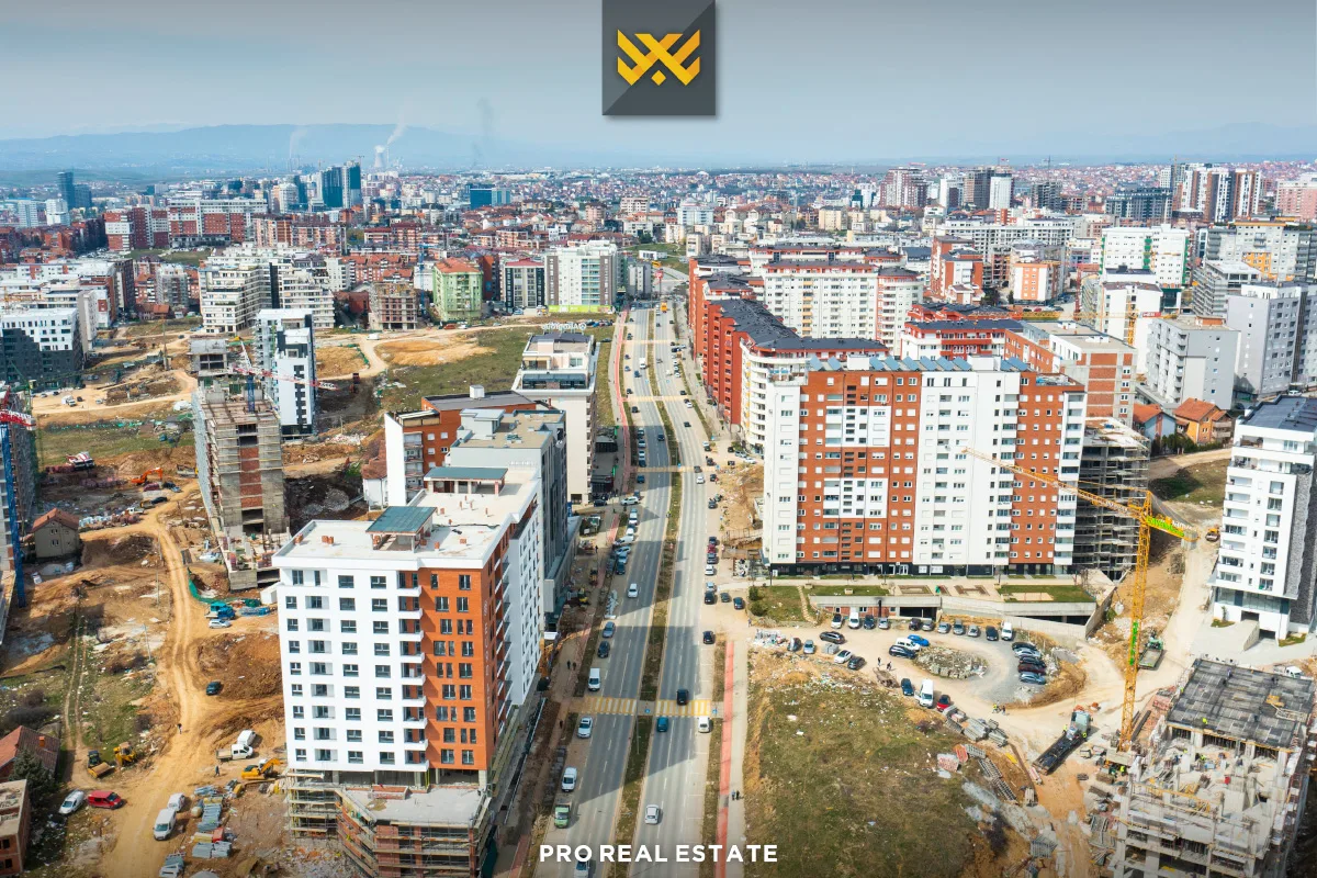 Lokal 220m² + 150m² për #SHITJE te Rruga C.