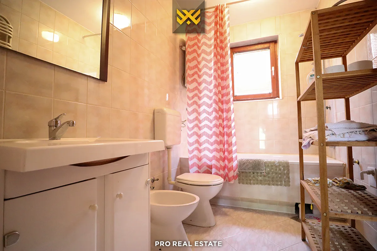 Shtëpi 300m² + 100m² për #SHITJE në Velani