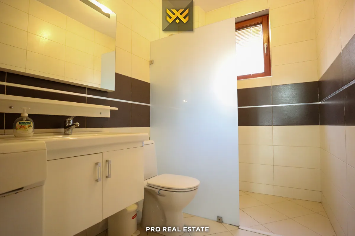 Shtëpi 300m² + 100m² për #SHITJE në Velani