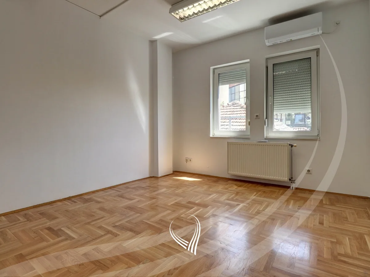 Zyre me 7 dhoma pune me qira në lagjen Pejton