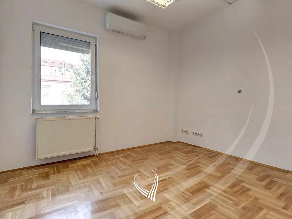 Zyre me 7 dhoma pune me qira në lagjen Pejton