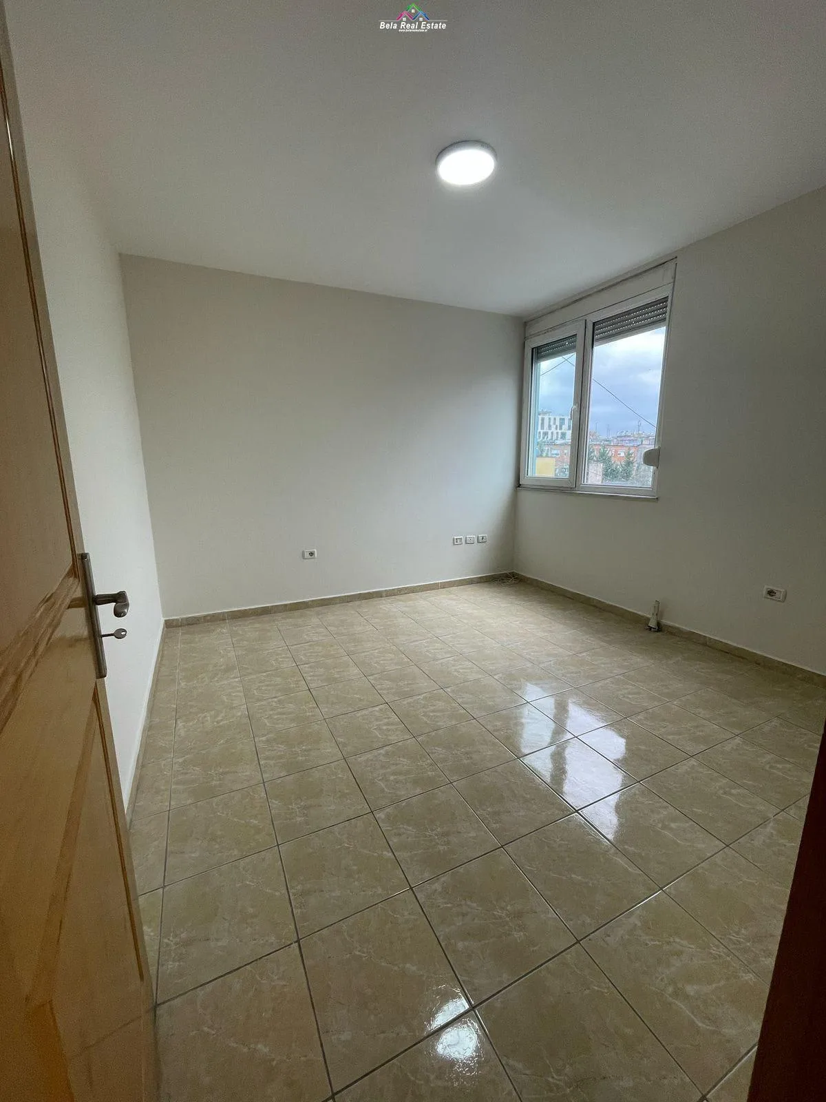 Zyre Me Qera 3+1+2 Tek Ish-Ekspozita (ID BZ2575) Tirane
