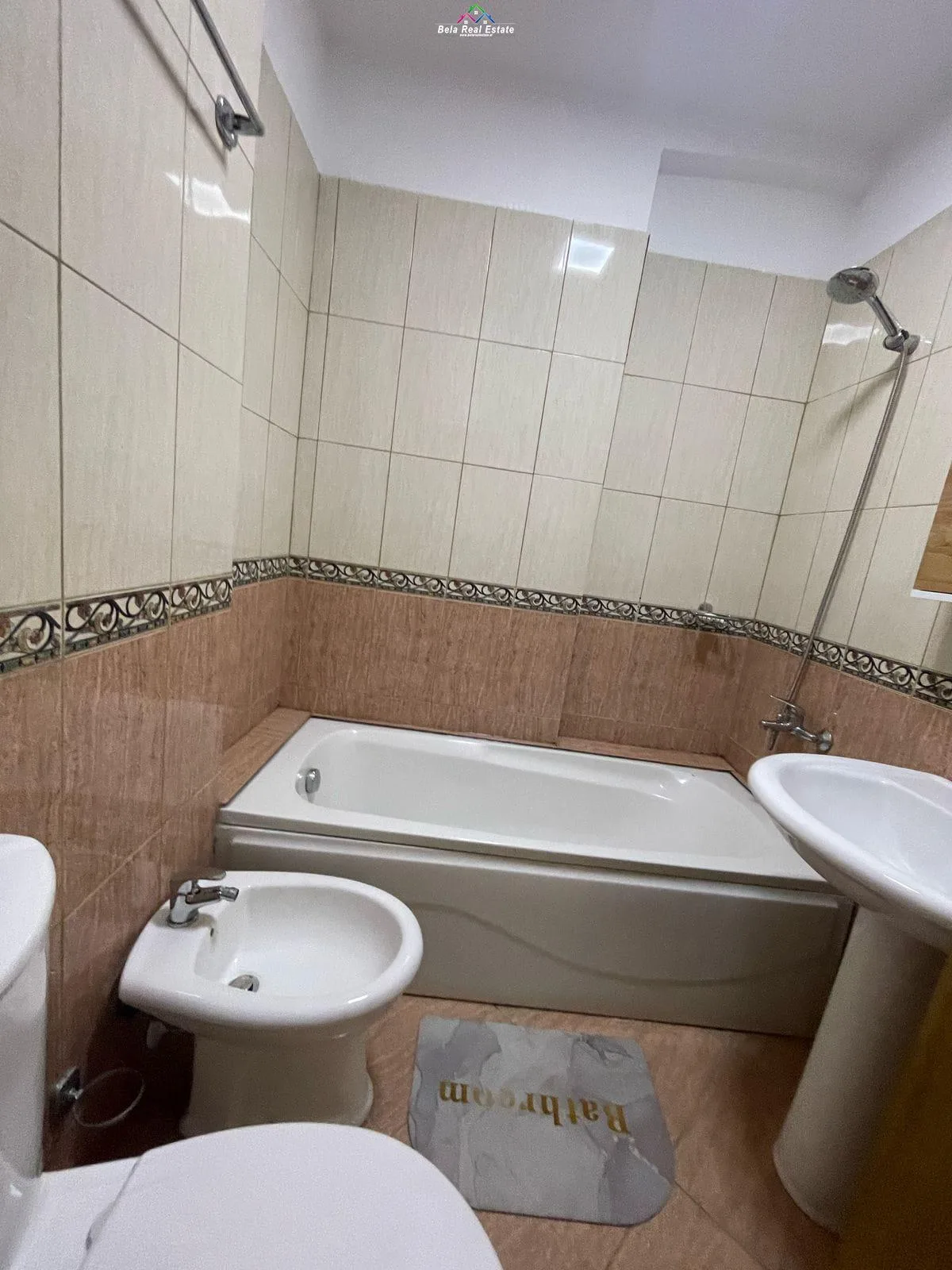 Zyre Me Qera 3+1+2 Tek Ish-Ekspozita (ID BZ2575) Tirane