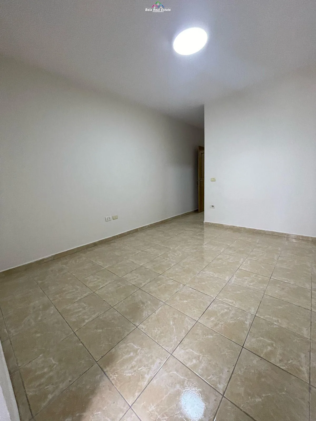 Zyre Me Qera 3+1+2 Tek Ish-Ekspozita (ID BZ2575) Tirane