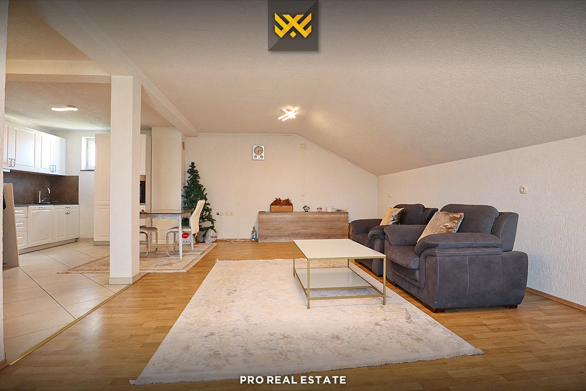 Shtëpi 375m² për #SHITJE në Veternik