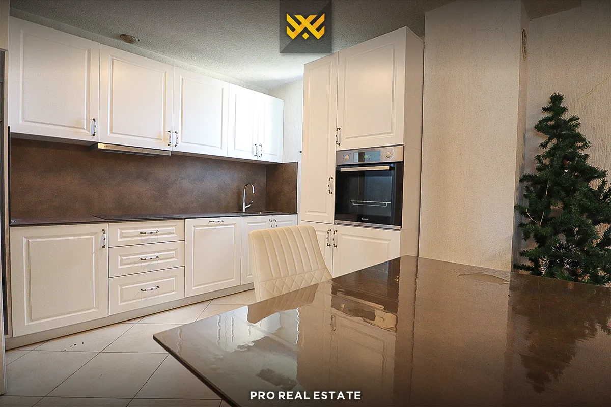 Shtëpi 375m² për #SHITJE në Veternik