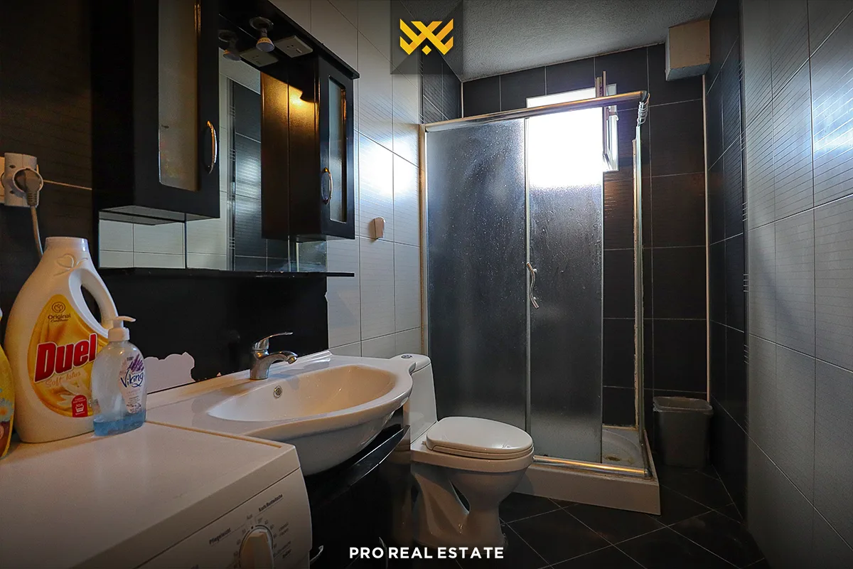 Shtëpi 375m² për #SHITJE në Veternik