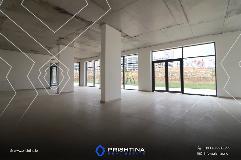 Lokal me qira 207m² te Rruga C