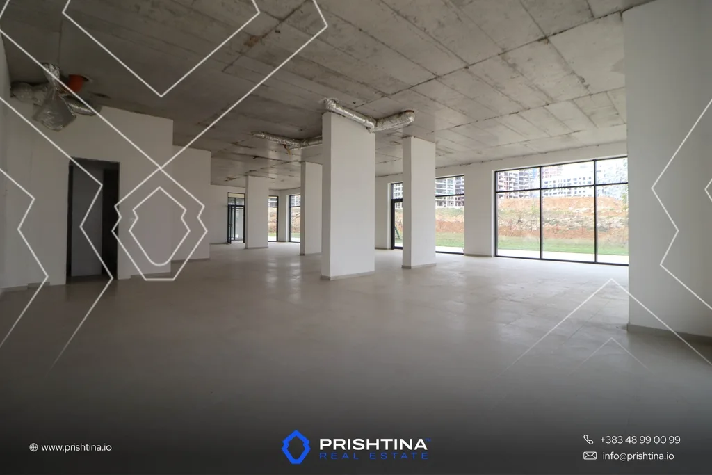Lokal me qira 207m² te Rruga C