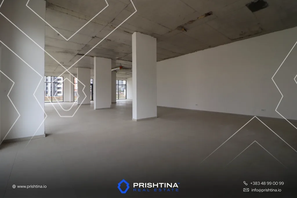 Lokal me qira 207m² te Rruga C