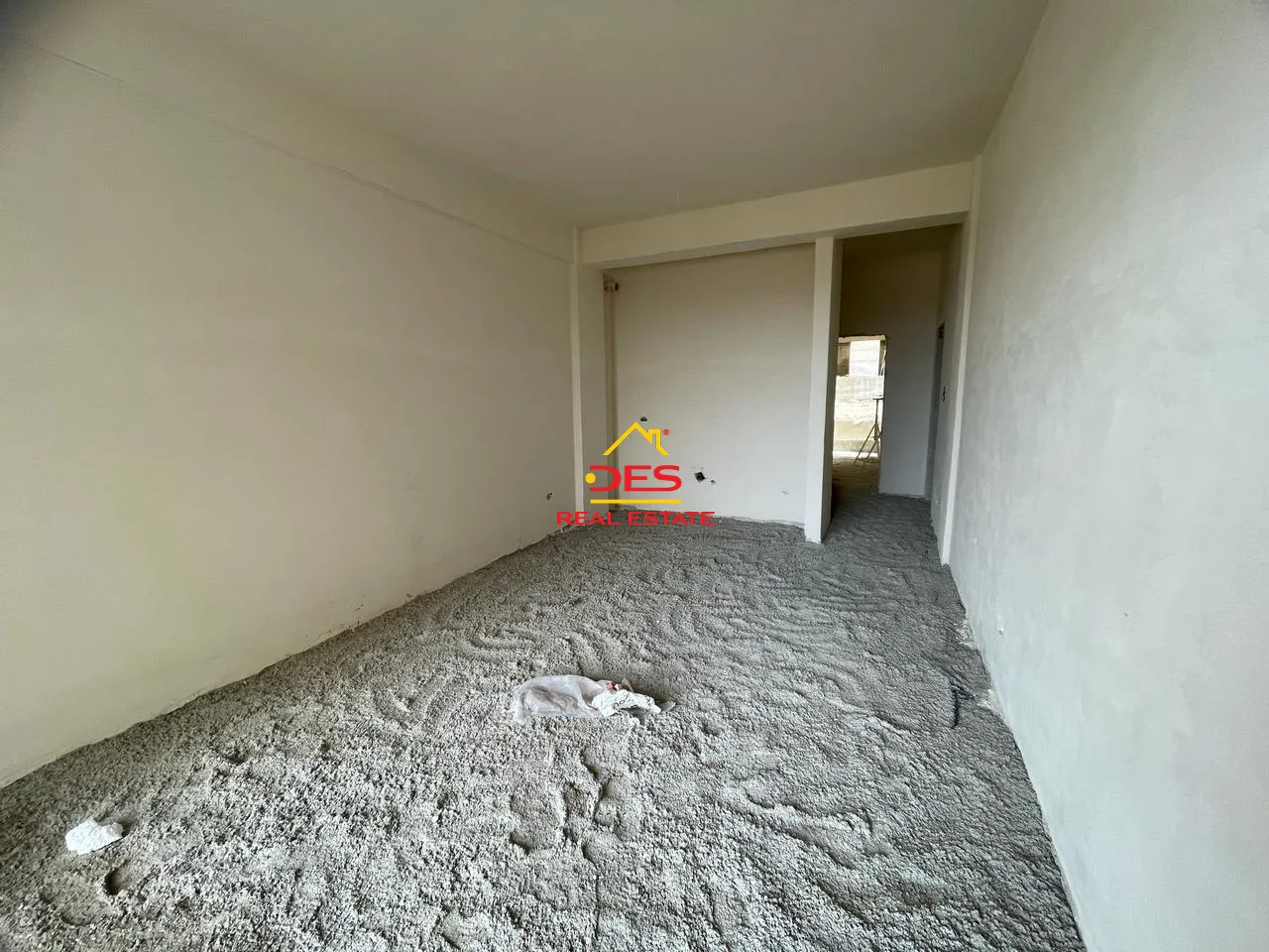 Shitet apartament 1+1 me këste në kodër lungomare.