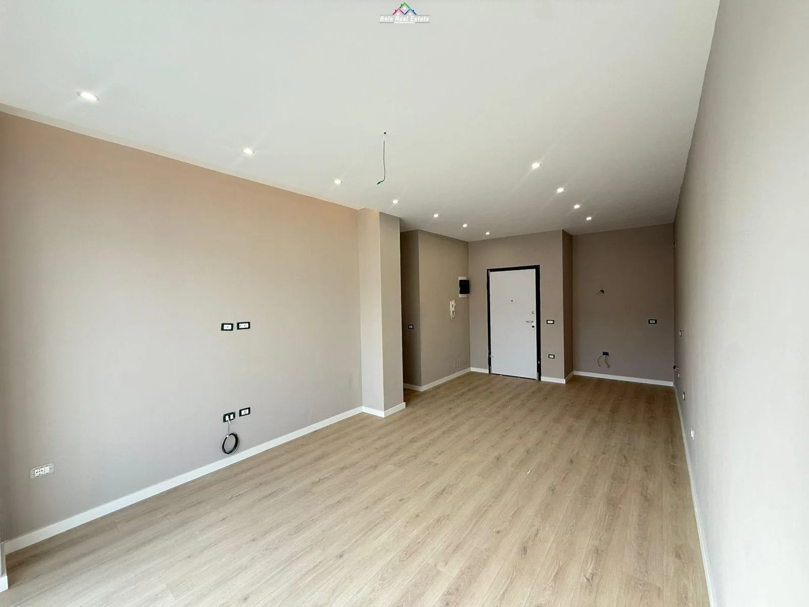 Zyre Me Qera 2+1 Tek Komuna e Parisit ( ID BZ2919) Tirane
