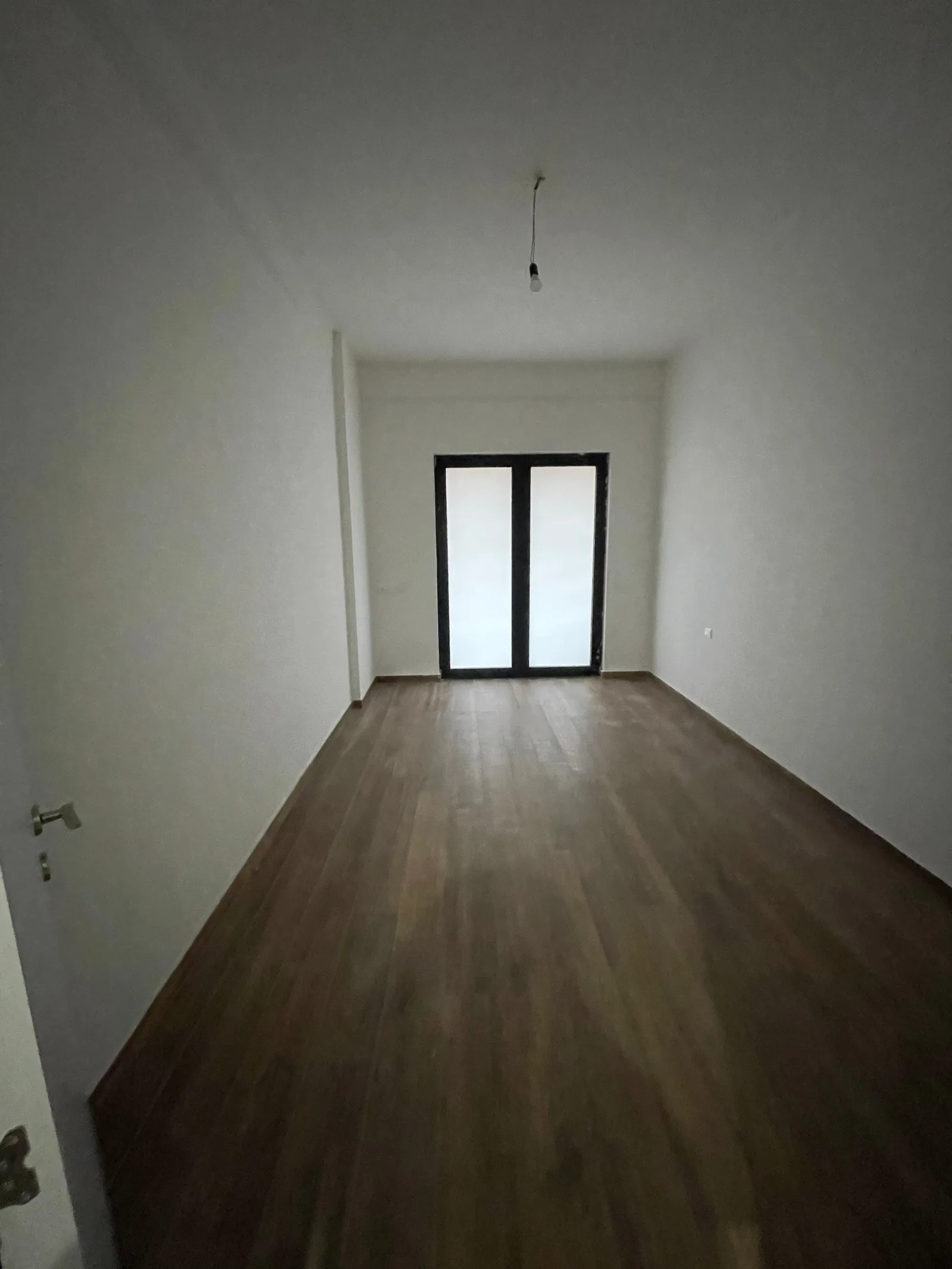 Zyre me Qera tek Farmacia 10 (ID BZ2460) Tirane.