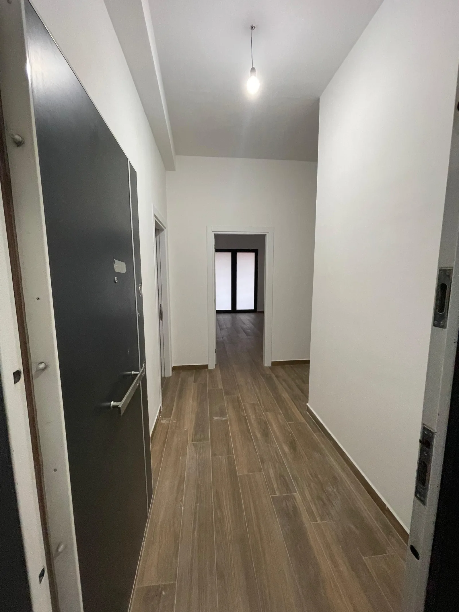 Zyre me Qera tek Farmacia 10 (ID BZ2460) Tirane.