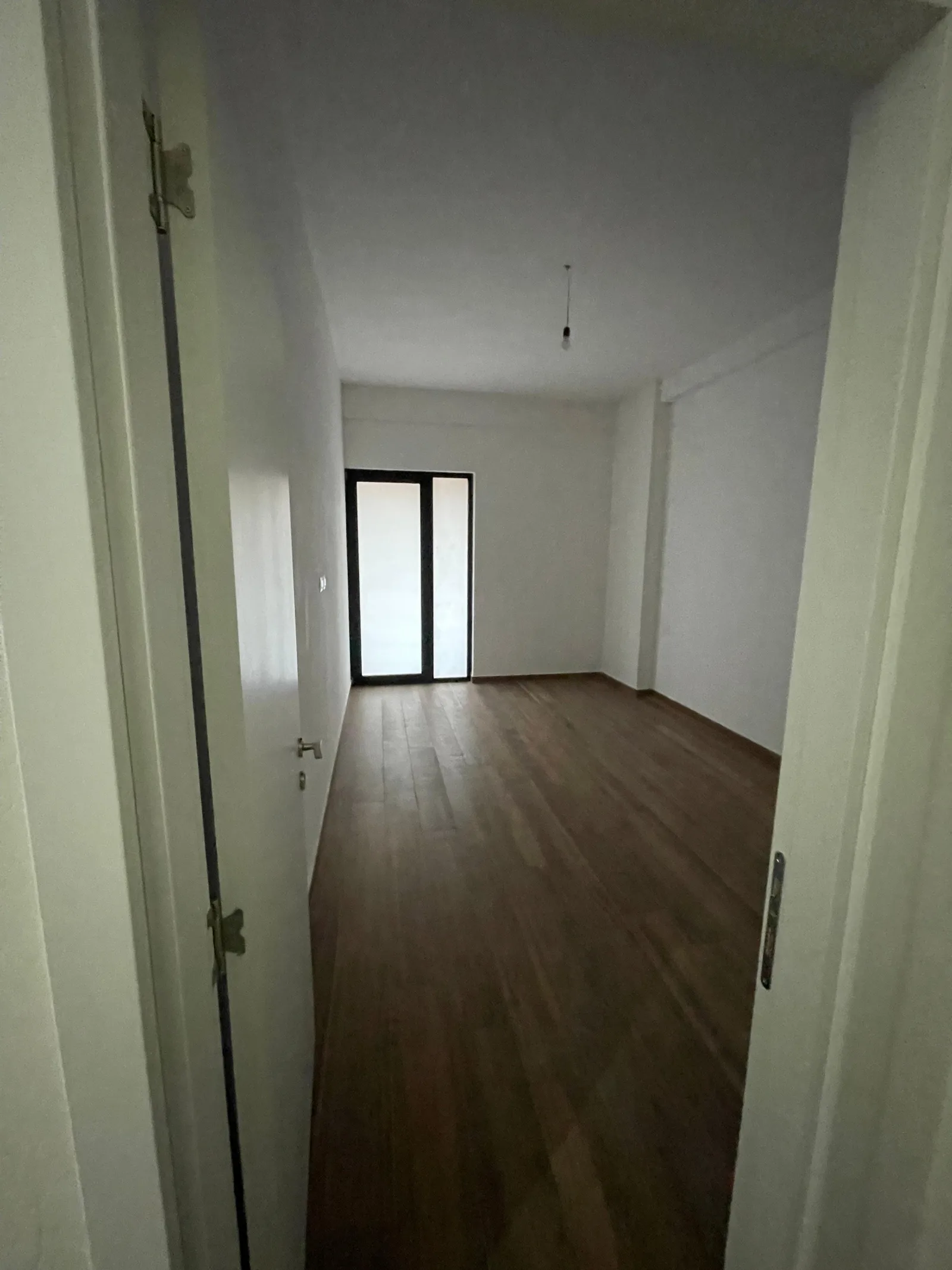 Zyre me Qera tek Farmacia 10 (ID BZ2460) Tirane.