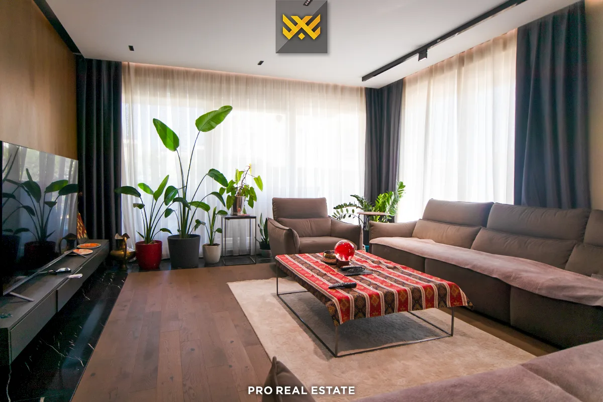 Shtëpi 237m² për #SHITJE në Lagjen Hana