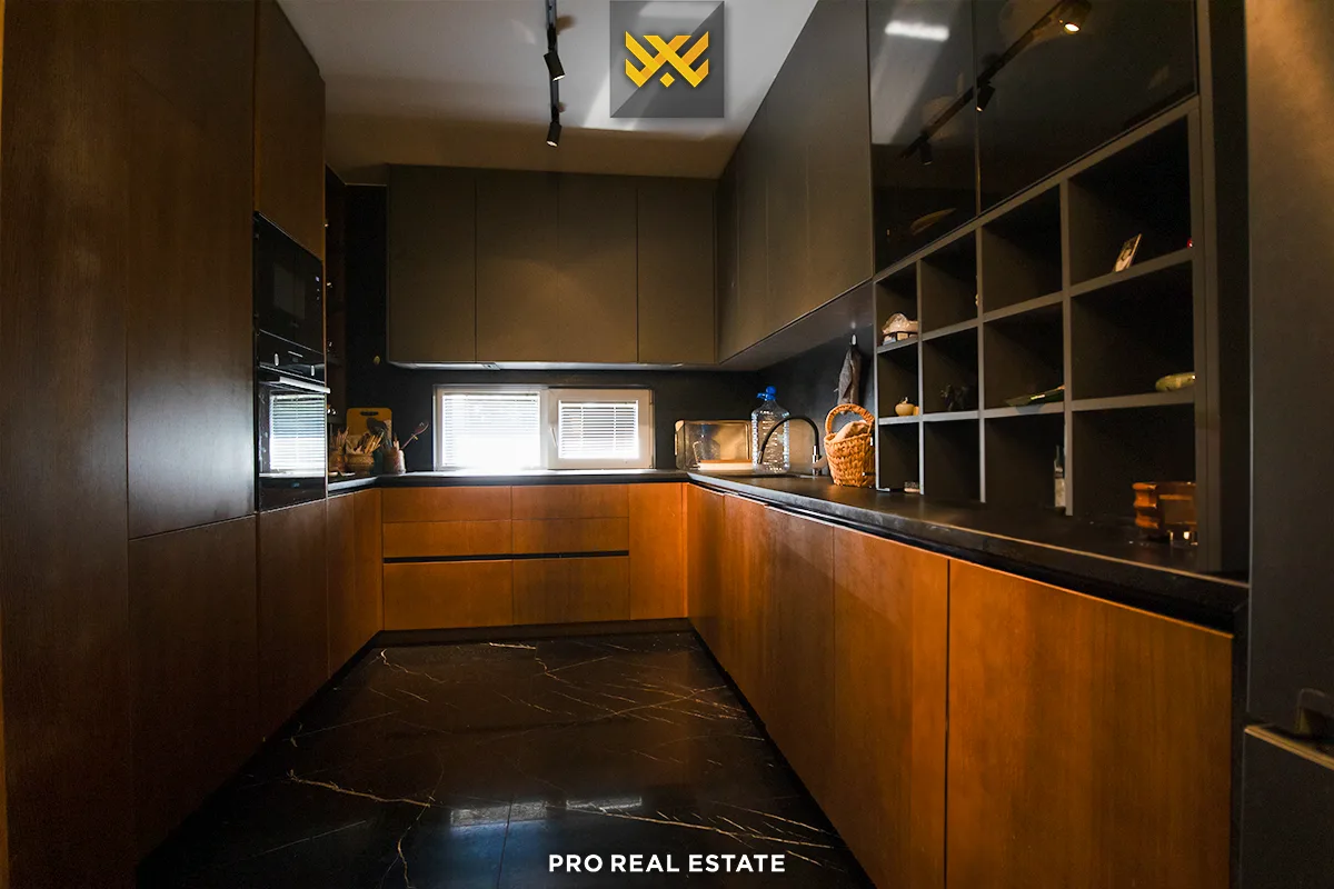 Shtëpi 237m² për #SHITJE në Lagjen Hana