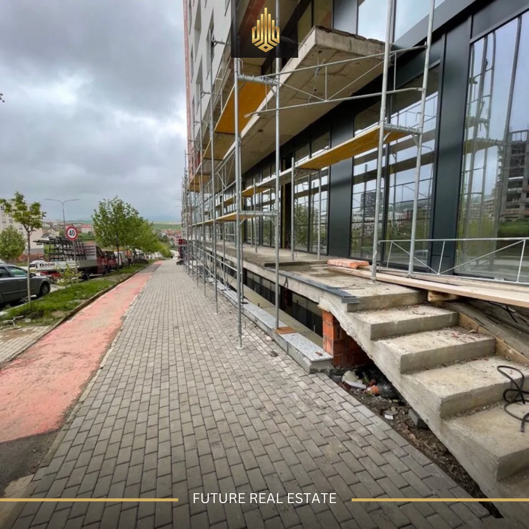 Lokal me QERA/55m²