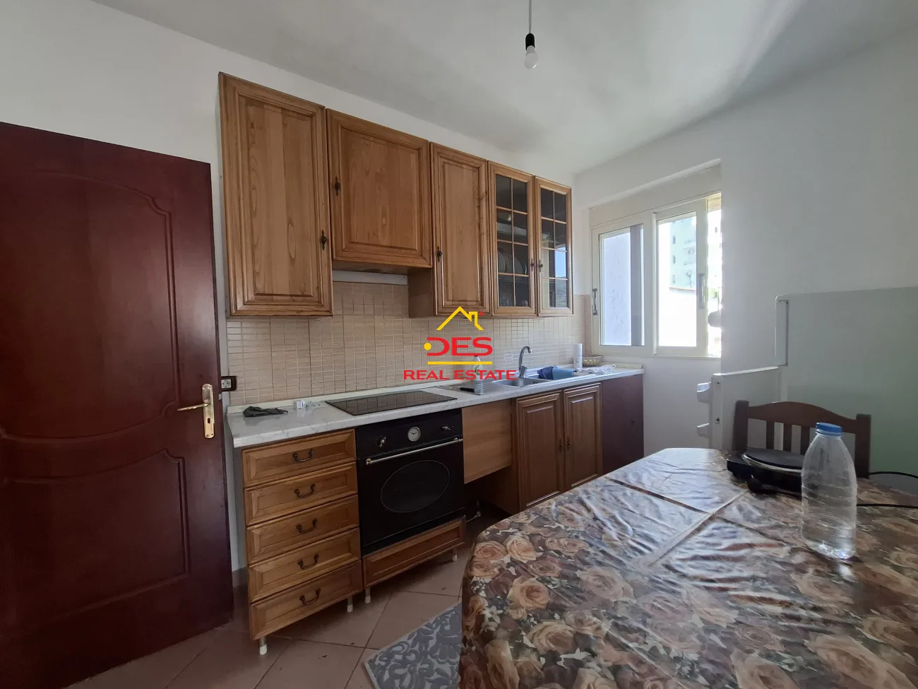 Jepet me qira apartament 2+1 pranë hotel chic lungomare ,vlorë