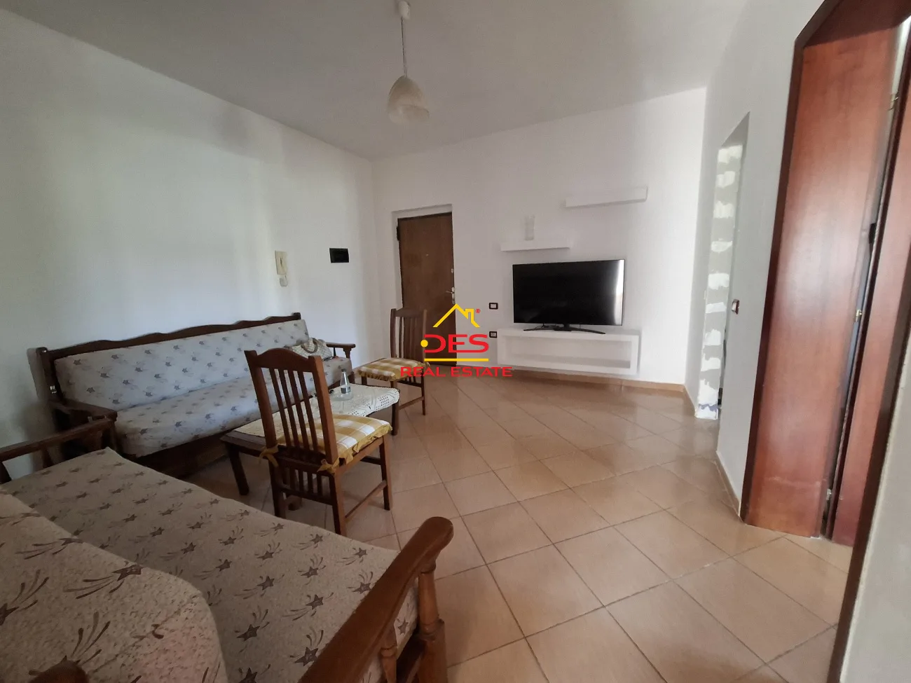 Jepet me qira apartament 2+1 pranë hotel chic lungomare ,vlorë