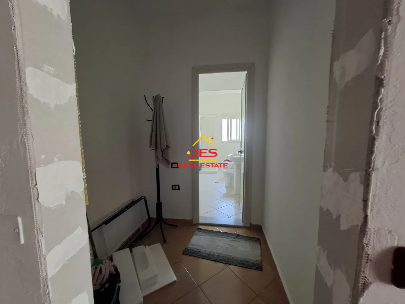 Jepet me qira apartament 2+1 pranë hotel chic lungomare ,vlorë