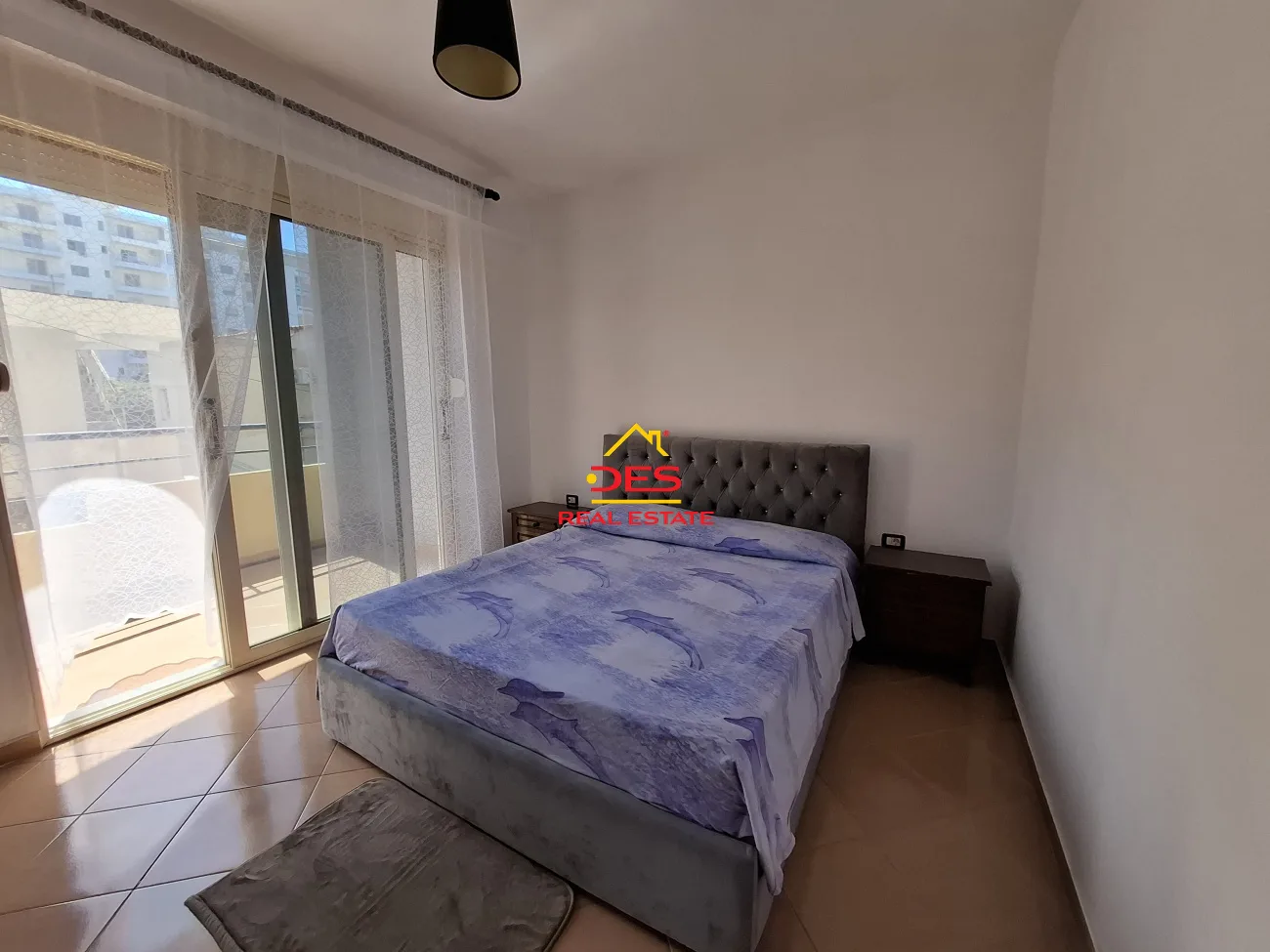 Jepet me qira apartament 2+1 pranë hotel chic lungomare ,vlorë