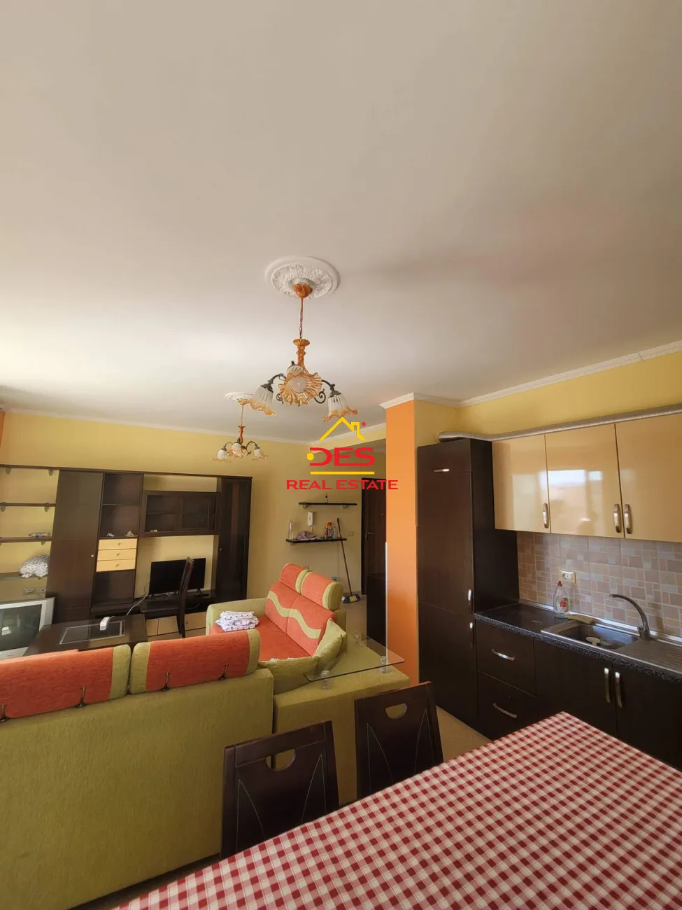 Shitet apartament 1+1 – sarandë | pranë plazhit zero zero 🌊