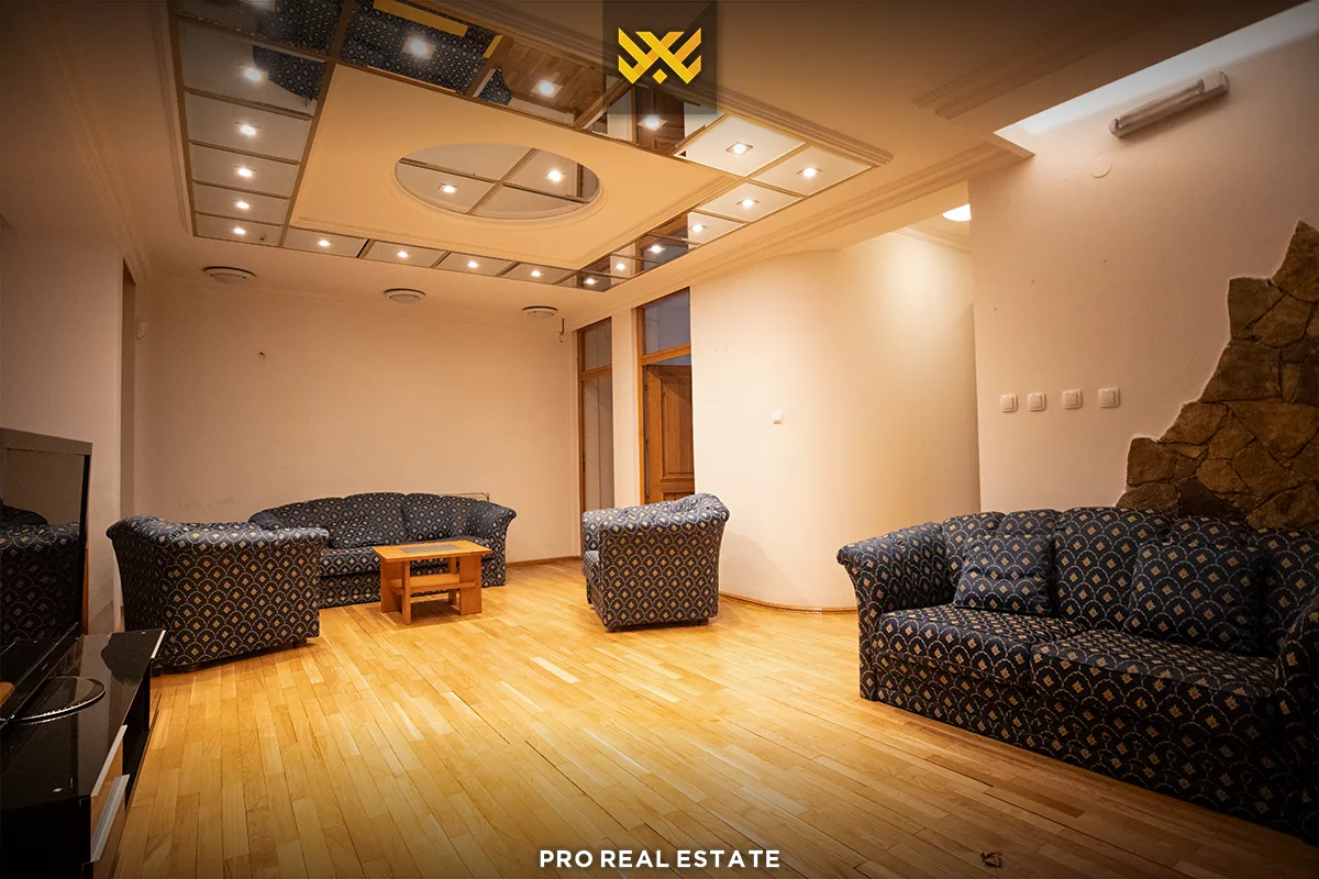 Shtëpi - Zyrë 450m² me #QIRA në Pejton.
