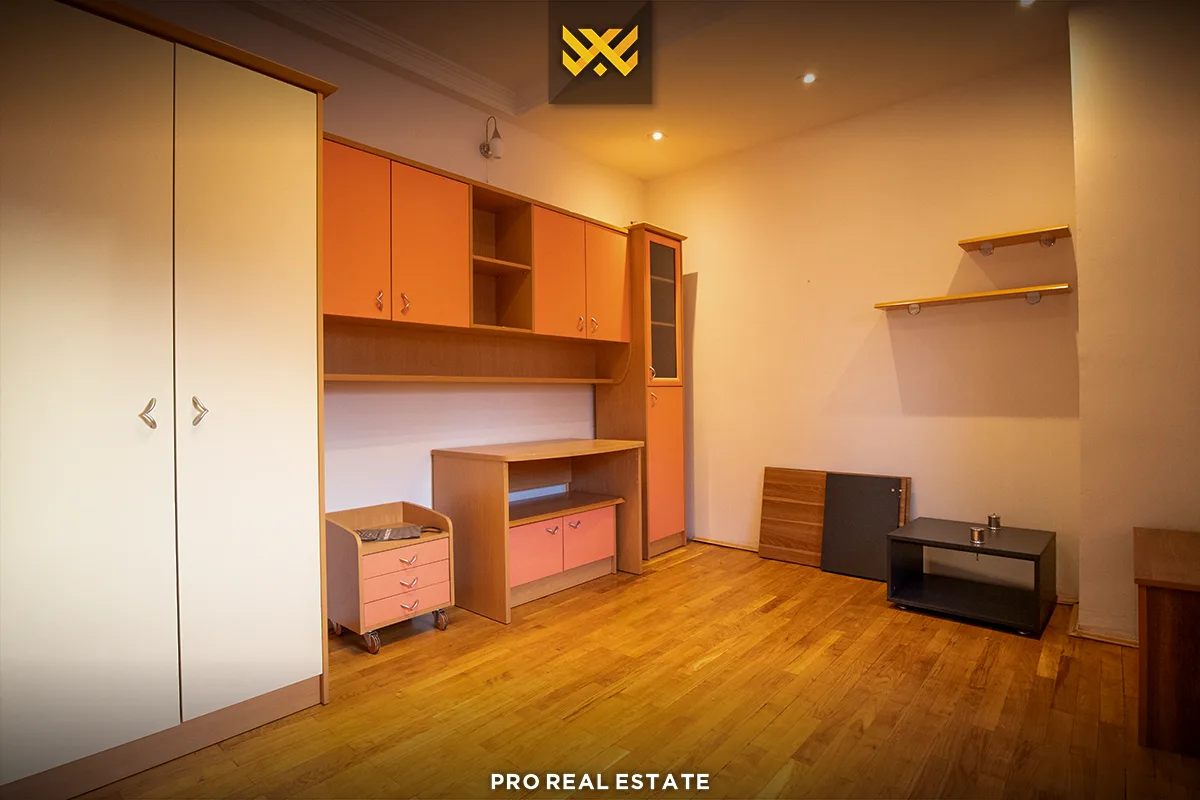 Shtëpi - Zyrë 450m² me #QIRA në Pejton.