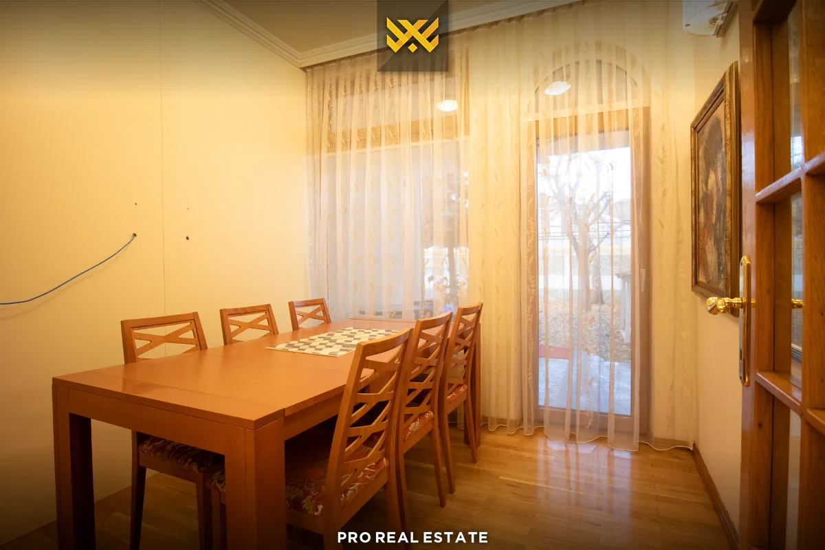 Shtëpi - Zyrë 450m² me #QIRA në Pejton.