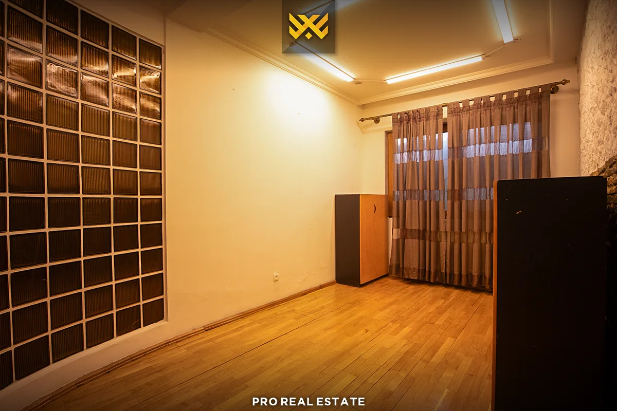Shtëpi - Zyrë 450m² me #QIRA në Pejton.