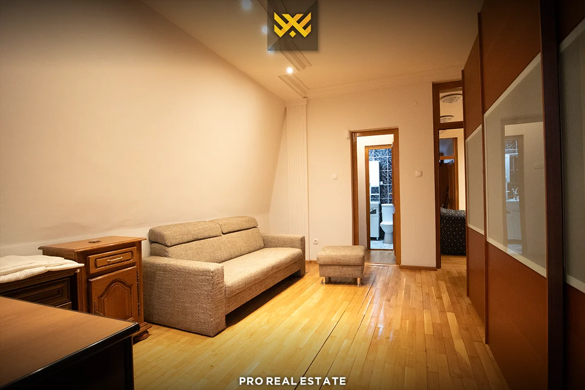 Shtëpi - Zyrë 450m² me #QIRA në Pejton.