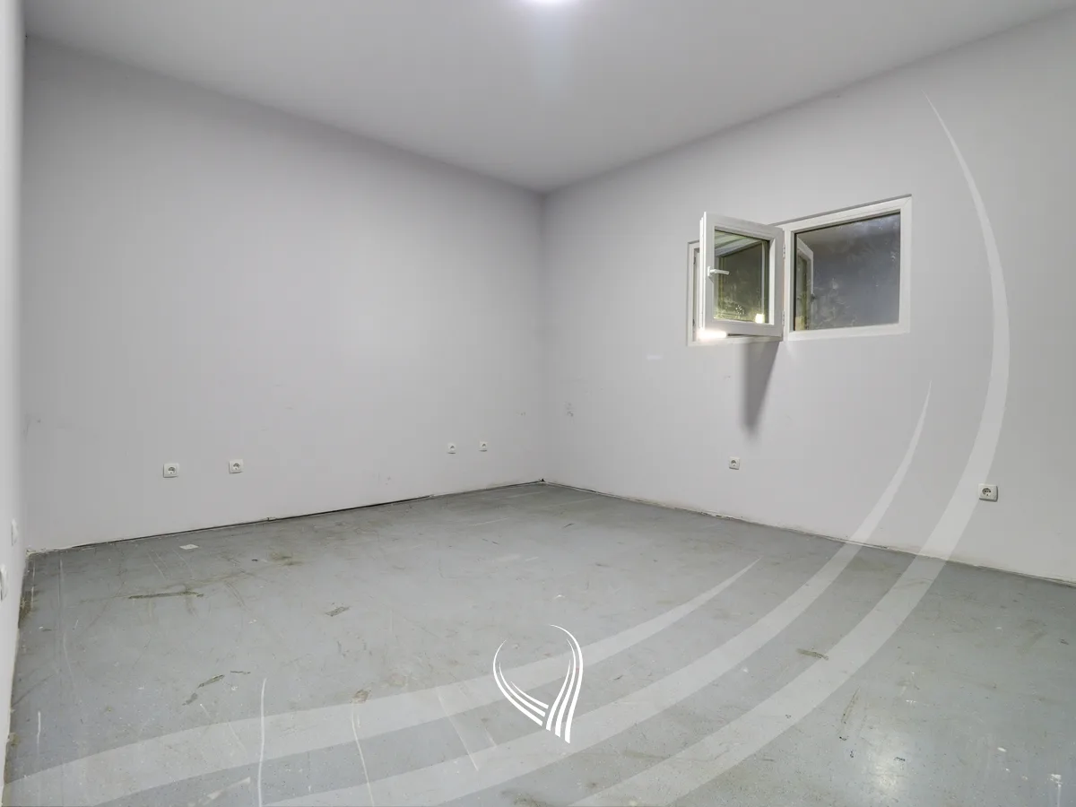 Depo 420m2 me qira në Llapllasellë