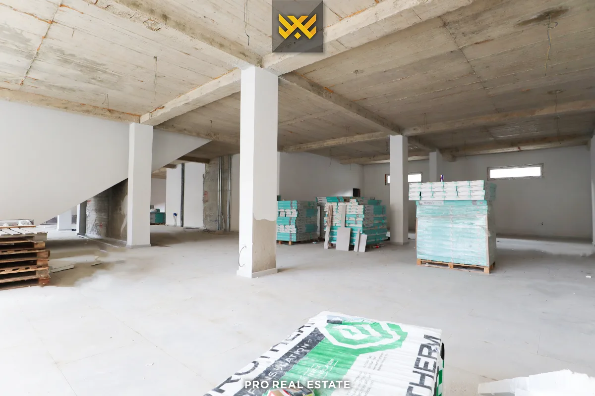 Lokal 420m² + 400m² me #QIRA te Mati 1