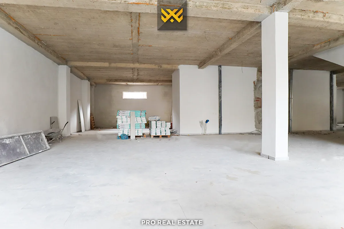 Lokal 420m² + 400m² me #QIRA te Mati 1