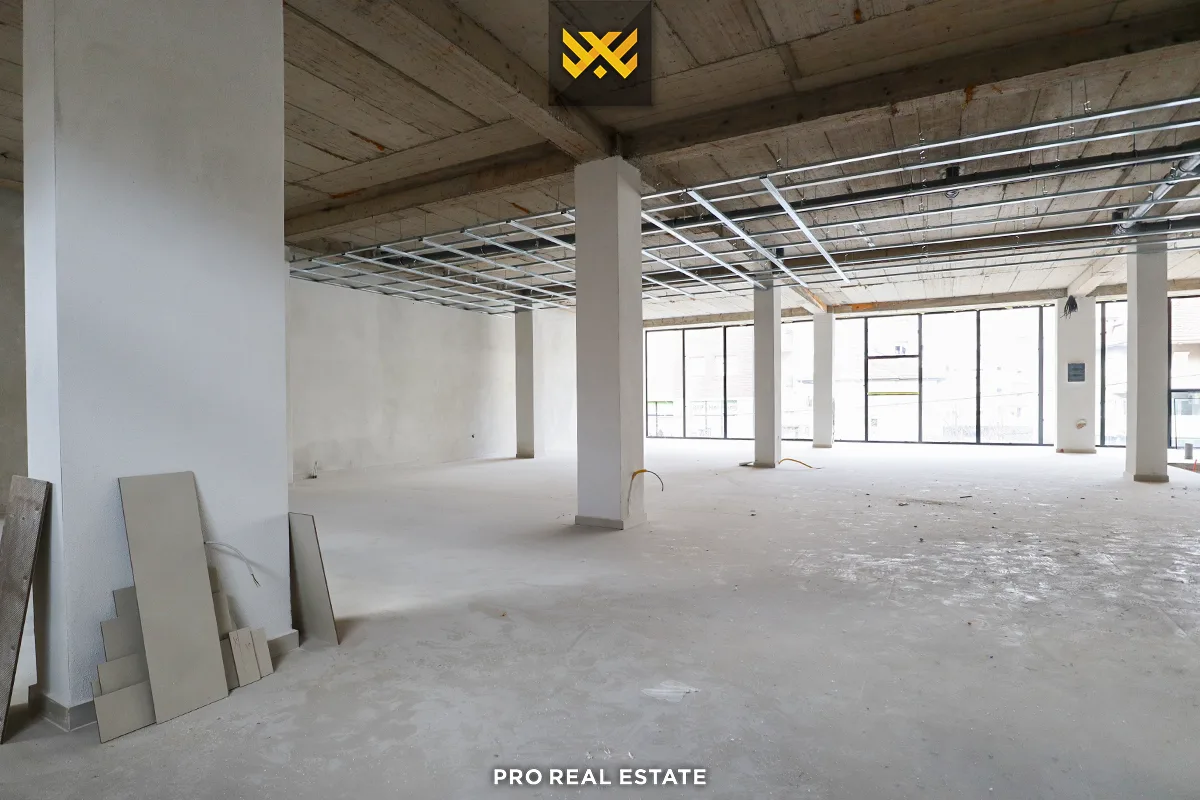 Lokal 420m² + 400m² me #QIRA te Mati 1
