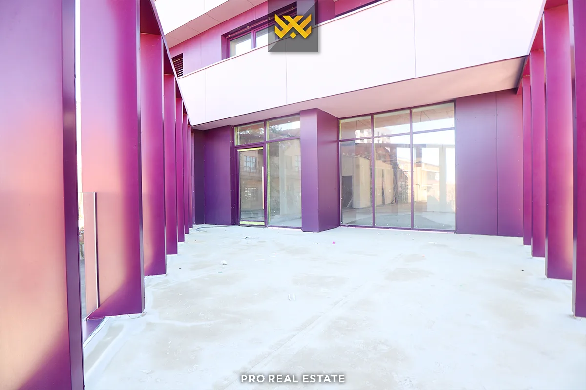 Lokal 320m² + 20m² me #QIRA në Lagjen e Muhaxherëve.